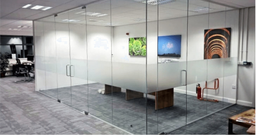 فضا سازی با پارتیشن بندی شیشه‌ای واحد اداری