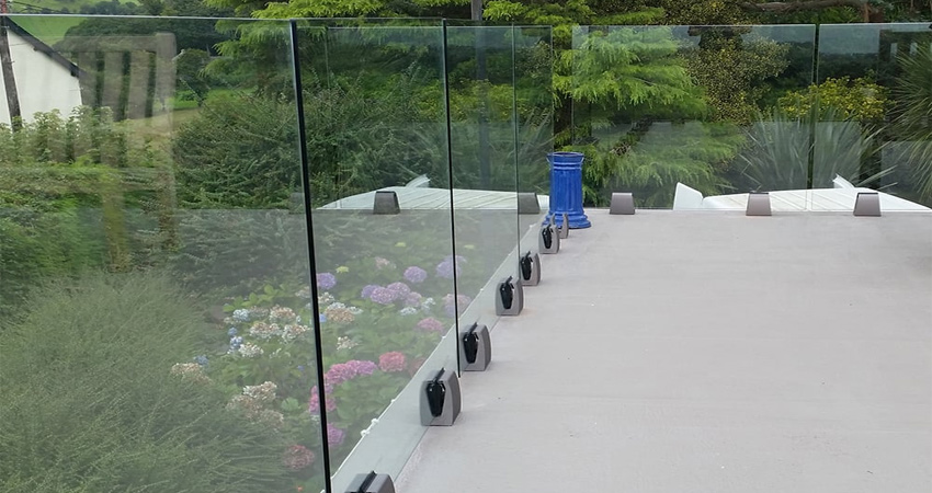 20 نمونه از جدیدترین نرده های شیشه ای مدرن